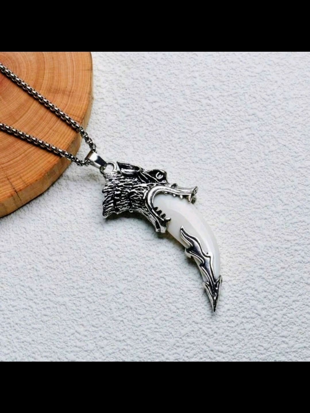 NWOT Wolf Claw Pendant Necklace in Silver and White.